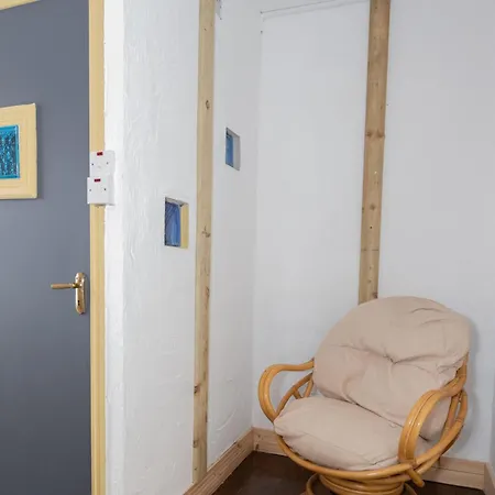 Quirky - Sleeps 6 - Coastal Area - Parking