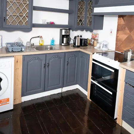 Apartment Quirky - Sleeps 6 - Coastal Area - Parking Youghal